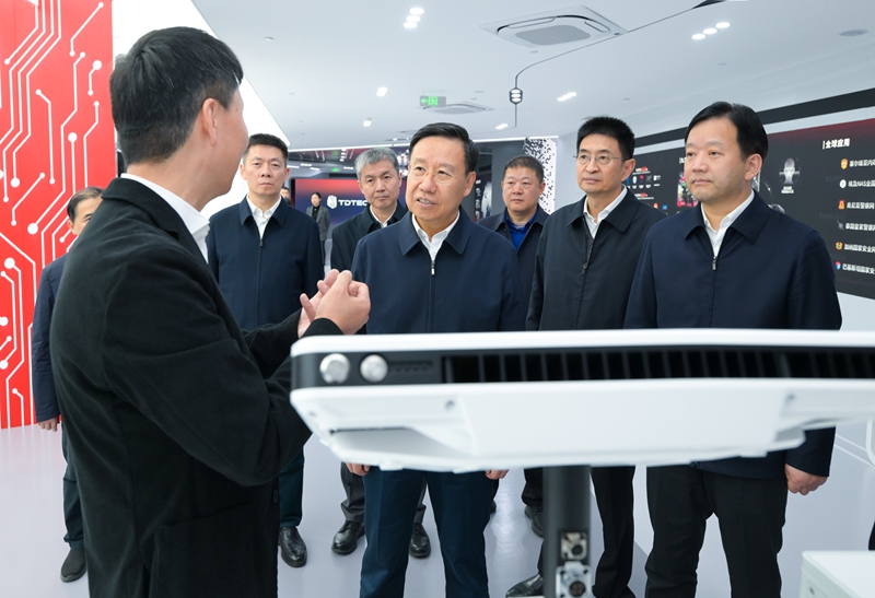 王曉暉調(diào)研成都高新企業(yè) 以科技創(chuàng)新引領(lǐng)產(chǎn)業(yè)升級，培育新質(zhì)生產(chǎn)力